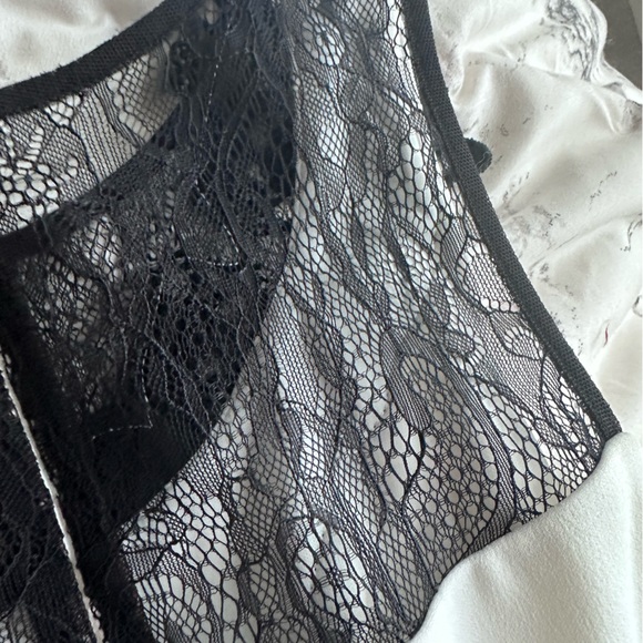 Size 4 White with black lace dress. In perfect condition. - Picture 7 of 10